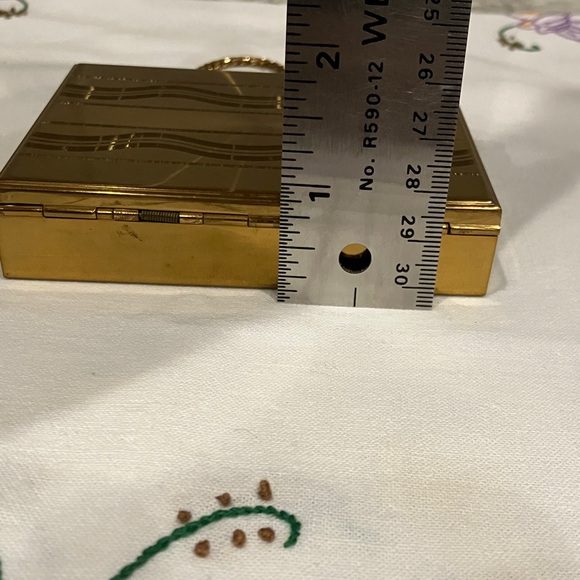 Vintage Saks Fifth Avenue Deco Gold-Tone 2-Sided Mini Audeire Compact Purse - Picture 4 of 12